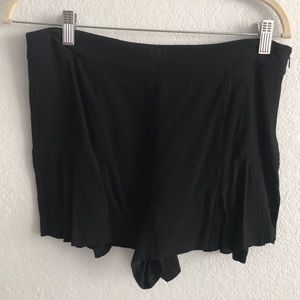 Flounce shorts
